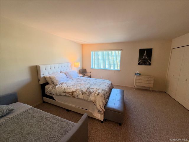 298 Prairie Court, Manorville, NY 11949