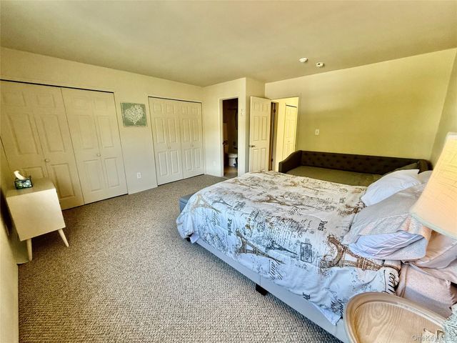 298 Prairie Court, Manorville, NY 11949