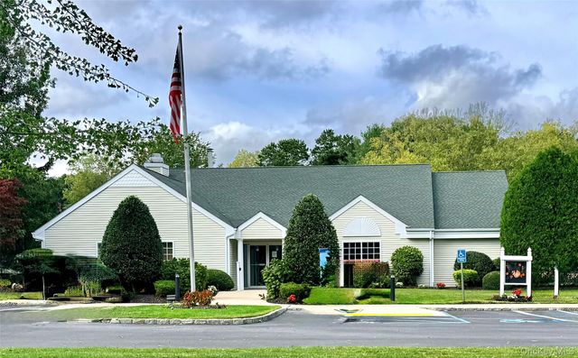 298 Prairie Court, Manorville, NY 11949