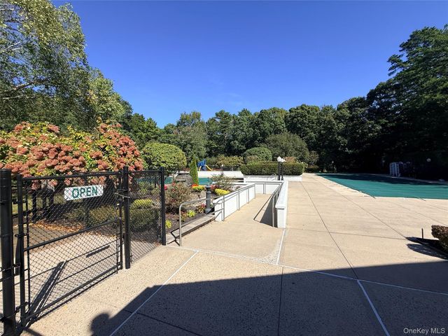 298 Prairie Court, Manorville, NY 11949