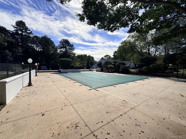 298 Prairie Court, Manorville, NY 11949