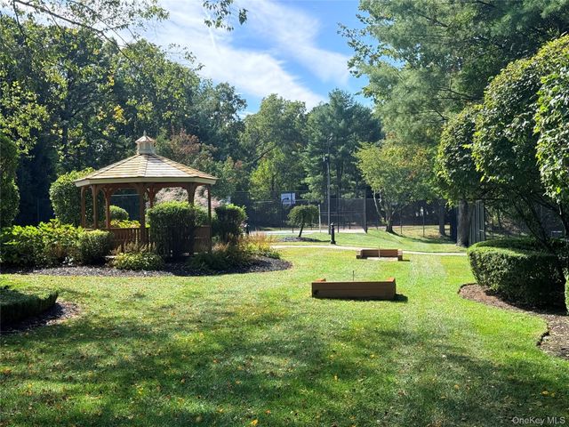 298 Prairie Court, Manorville, NY 11949