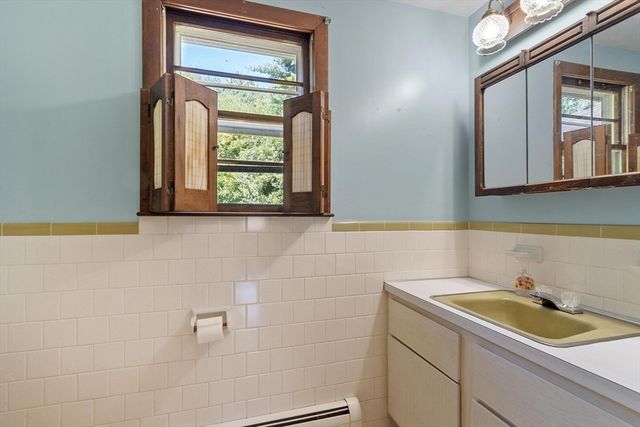 190 Deering Dr, Tewksbury, MA 01876