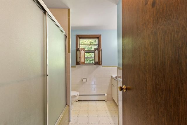 190 Deering Dr, Tewksbury, MA 01876