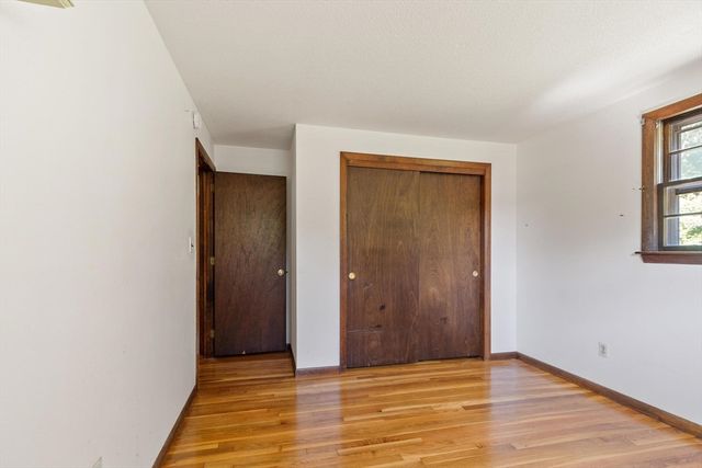 190 Deering Dr, Tewksbury, MA 01876