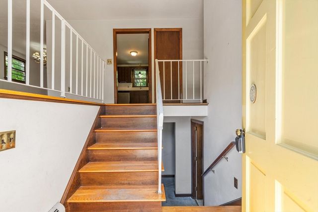 190 Deering Dr, Tewksbury, MA 01876