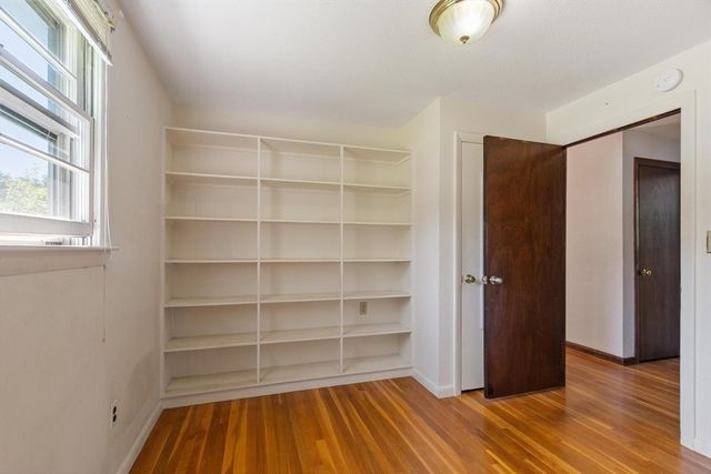 190 Deering Dr, Tewksbury, MA 01876