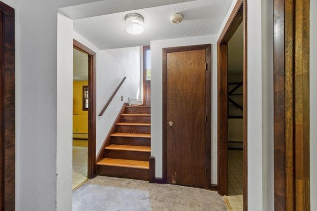 190 Deering Dr, Tewksbury, MA 01876