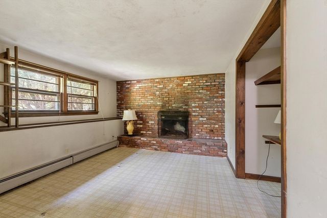190 Deering Dr, Tewksbury, MA 01876