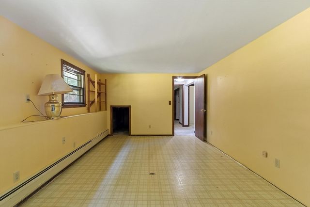 190 Deering Dr, Tewksbury, MA 01876