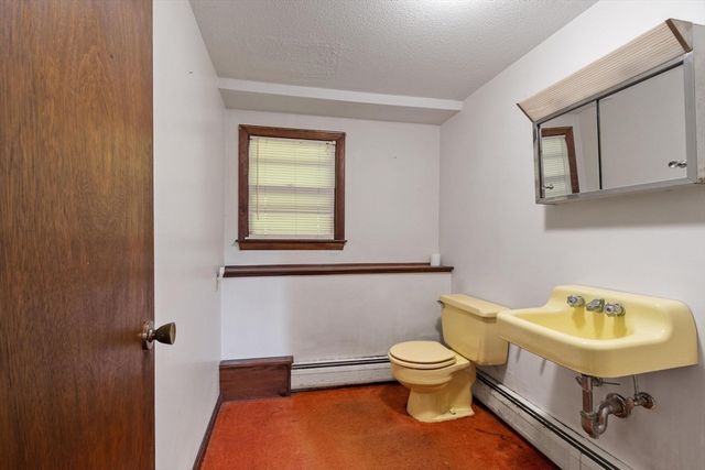 190 Deering Dr, Tewksbury, MA 01876