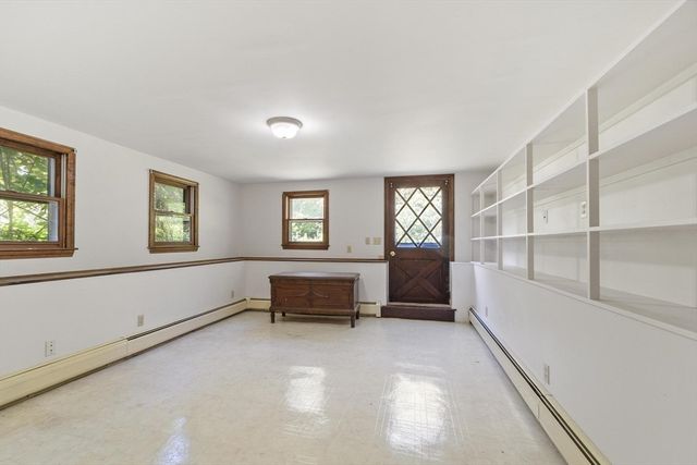 190 Deering Dr, Tewksbury, MA 01876