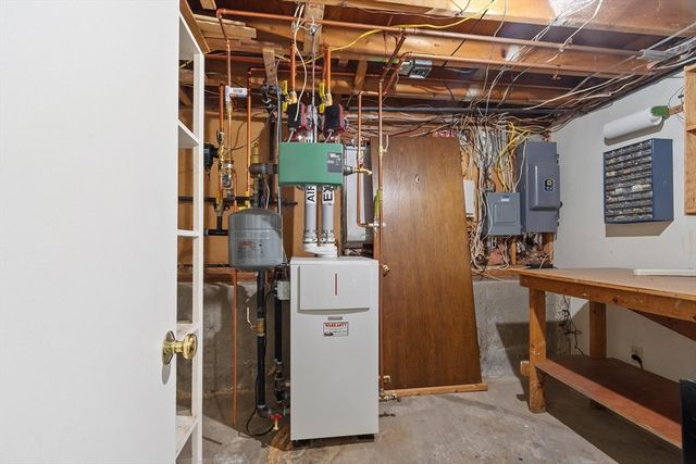 190 Deering Dr, Tewksbury, MA 01876