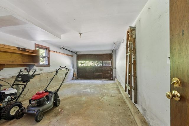 190 Deering Dr, Tewksbury, MA 01876