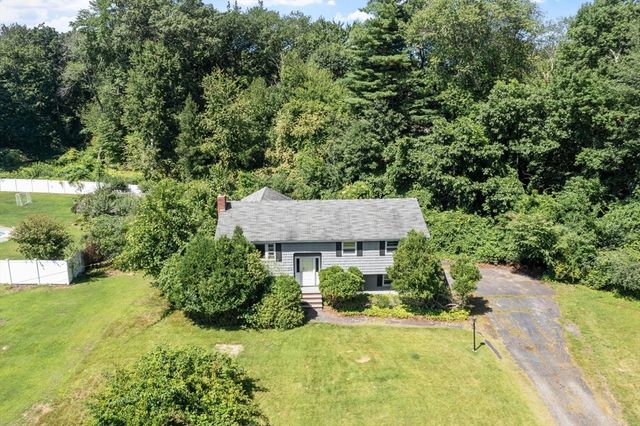 190 Deering Dr, Tewksbury, MA 01876