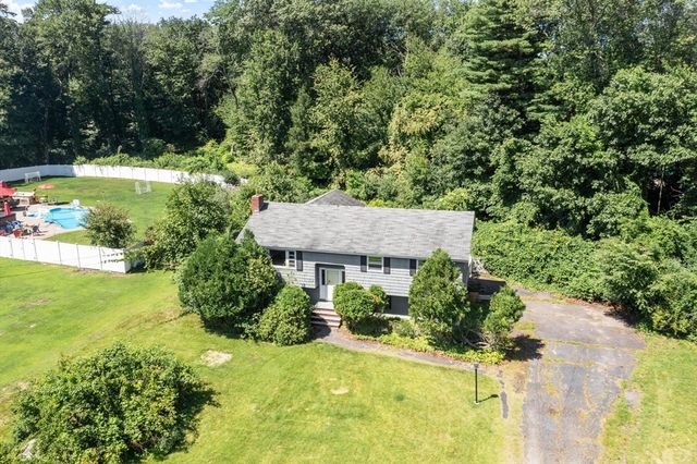 190 Deering Dr, Tewksbury, MA 01876