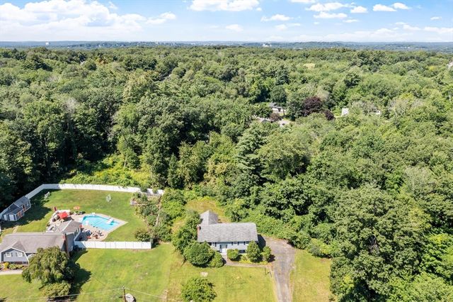 190 Deering Dr, Tewksbury, MA 01876