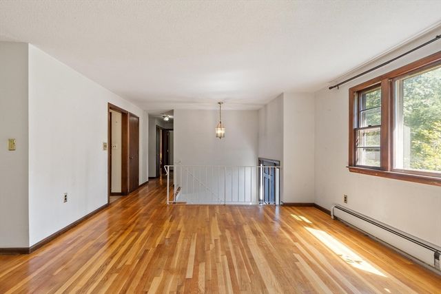 190 Deering Dr, Tewksbury, MA 01876