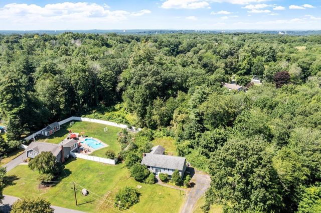 190 Deering Dr, Tewksbury, MA 01876