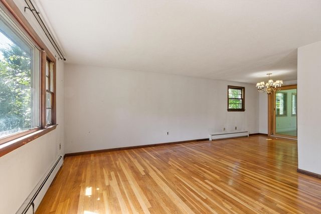 190 Deering Dr, Tewksbury, MA 01876