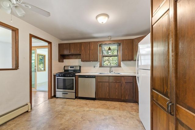 190 Deering Dr, Tewksbury, MA 01876