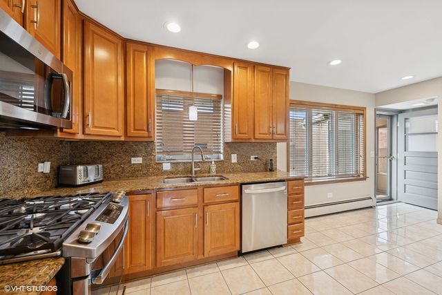 7311 W Berwyn Avenue, Chicago, IL 60656