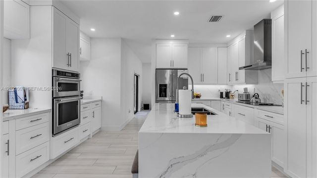 15817 SW 138th Ter, Miami, FL 33196