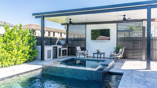 15817 SW 138th Ter, Miami, FL 33196