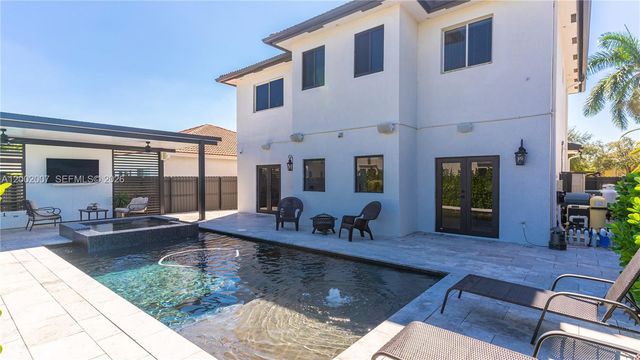 15817 SW 138th Ter, Miami, FL 33196