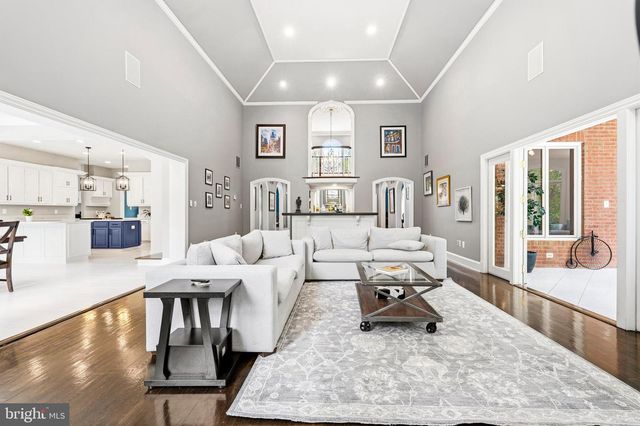 11102 PRINCE EDWARD CT, Oakton, VA 22124