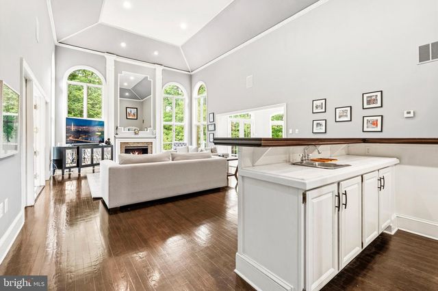 11102 PRINCE EDWARD CT, Oakton, VA 22124