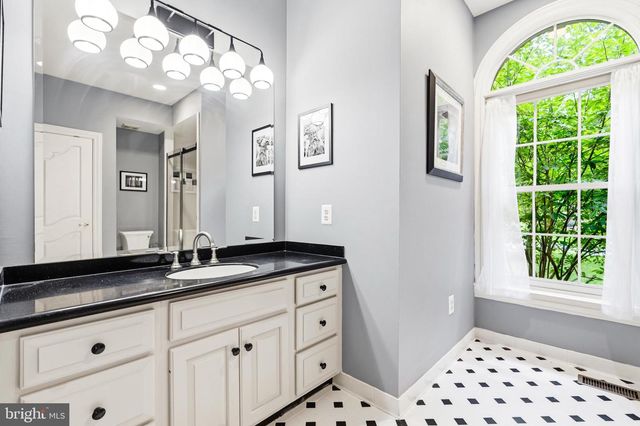 11102 PRINCE EDWARD CT, Oakton, VA 22124