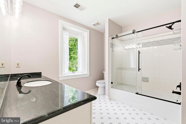 11102 PRINCE EDWARD CT, Oakton, VA 22124