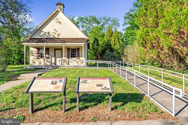 11102 PRINCE EDWARD CT, Oakton, VA 22124