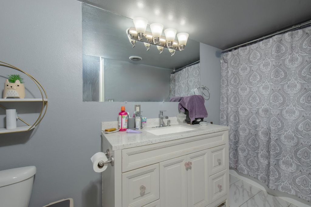 Image 10 of property listing at 4136 N Thesta Street # 36, Fresno, CA 93726