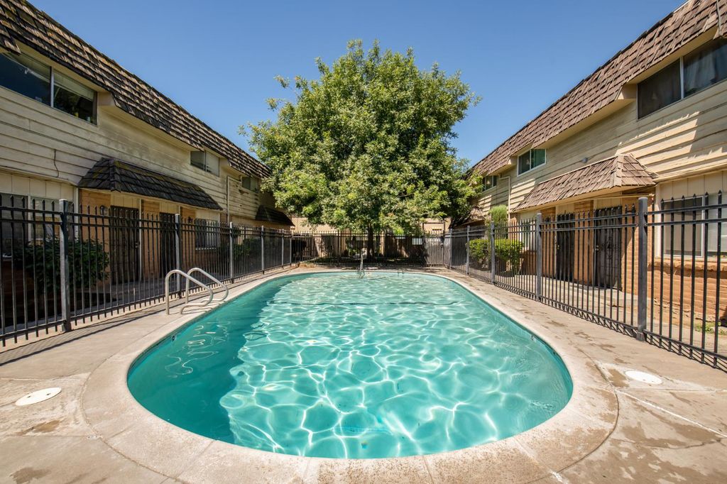 Image 16 of property listing at 4136 N Thesta Street # 36, Fresno, CA 93726