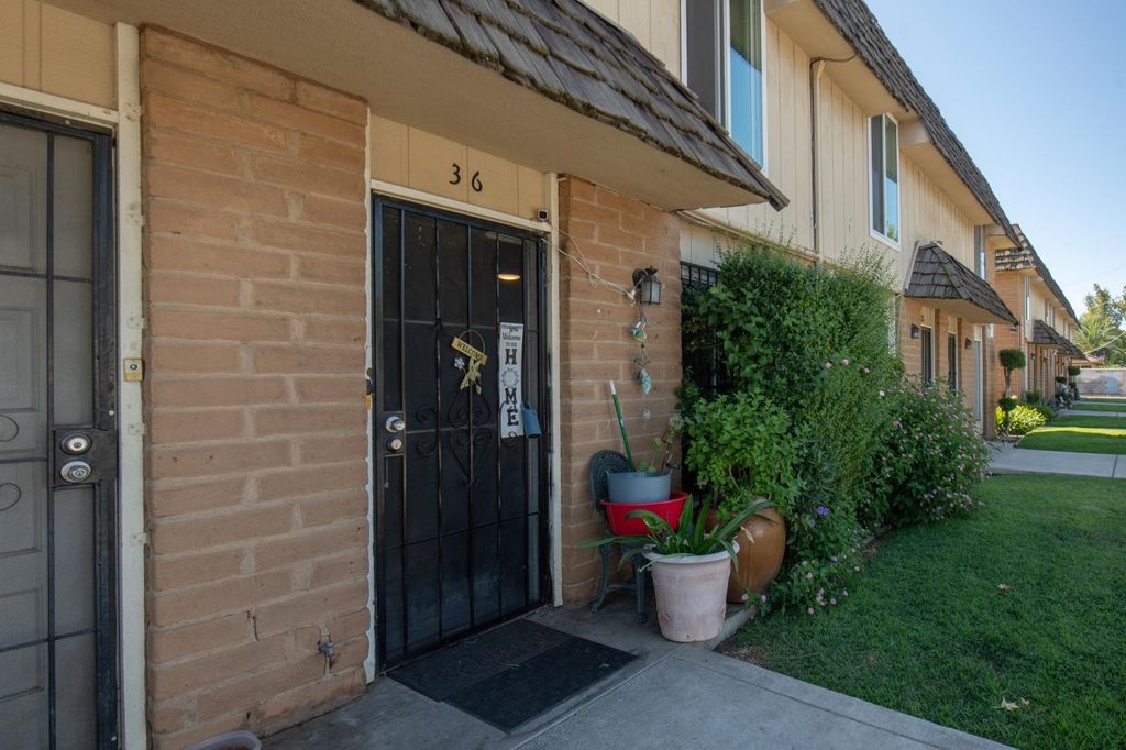 Image 2 of property listing at 4136 N Thesta Street # 36, Fresno, CA 93726