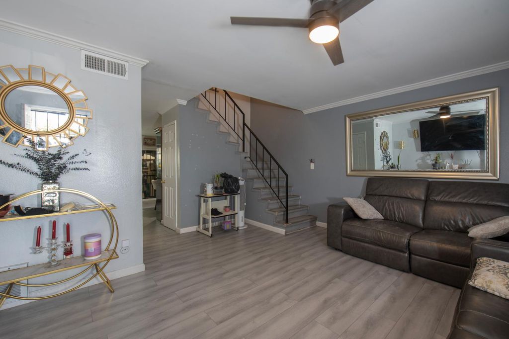 Image 4 of property listing at 4136 N Thesta Street # 36, Fresno, CA 93726