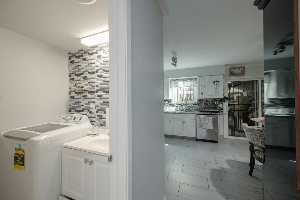 Image 5 of property listing at 4136 N Thesta Street # 36, Fresno, CA 93726