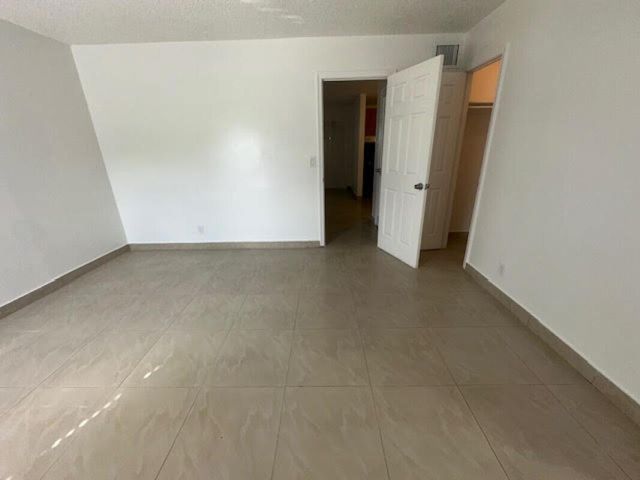 889 Riverside Drive 206, Fort Lauderdale, FL 33312