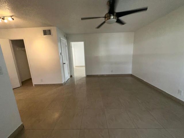 889 Riverside Drive 206, Fort Lauderdale, FL 33312