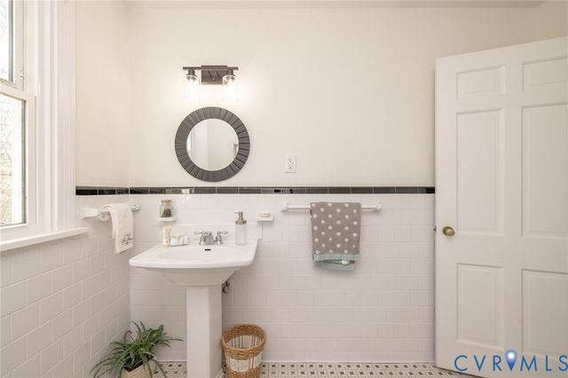 2707 Jimmy Winters Rd, Midlothian, VA 23235