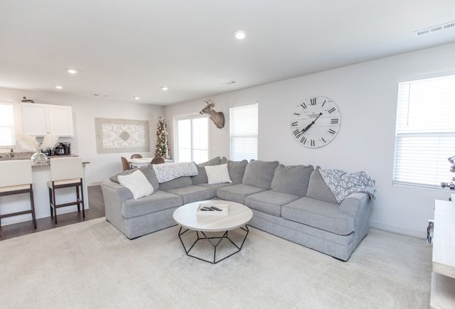 909 Wilkinson Ln, White House, TN 37188