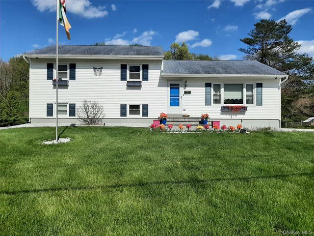 13 Regency Drive, Wappingers Falls, NY 12590