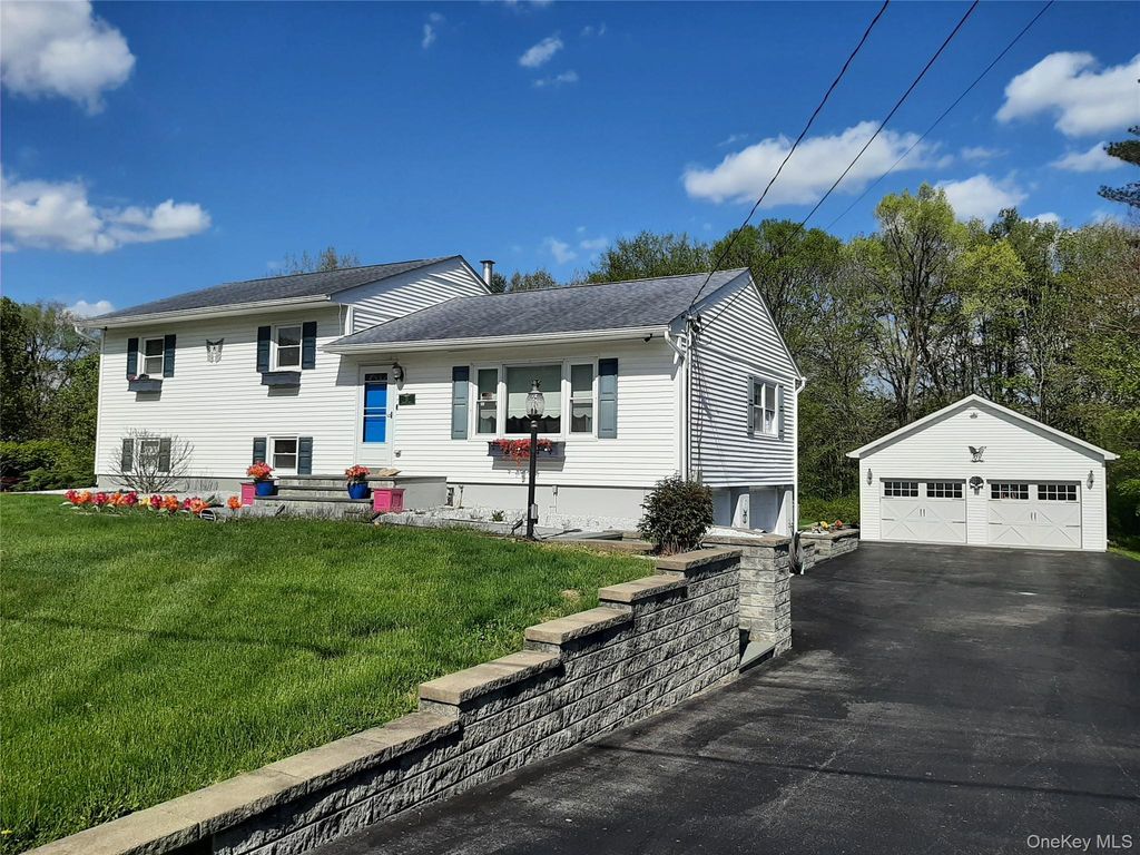 13 Regency Drive, Wappingers Falls, NY 12590