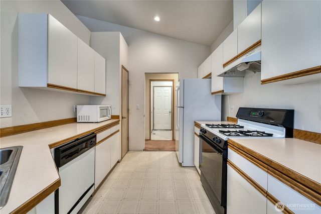 7064 Engine Lane NE, Bremerton, WA 98311