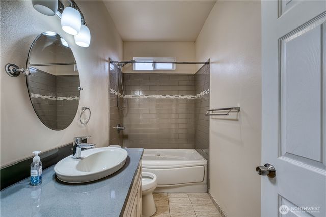 7064 Engine Lane NE, Bremerton, WA 98311