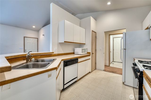 7064 Engine Lane NE, Bremerton, WA 98311