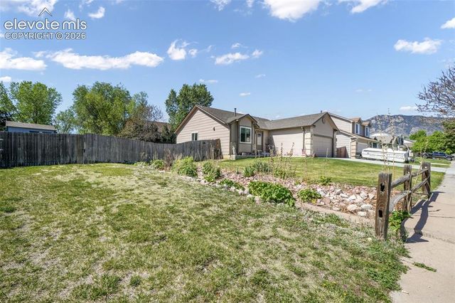 1643 S Canoe Creek Drive, Colorado Springs, CO 80906
