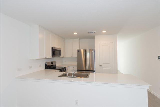 137 Starpacker LN, Jarrell, TX 76537